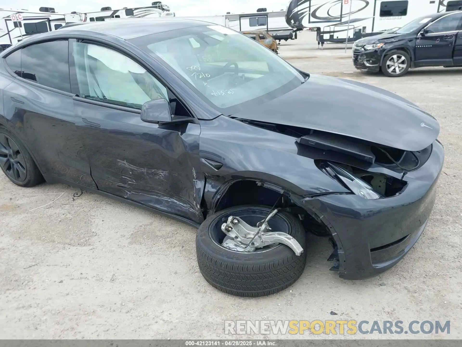 6 Photograph of a damaged car 7SAYGDEDXRA307210 TESLA MODEL Y 2024