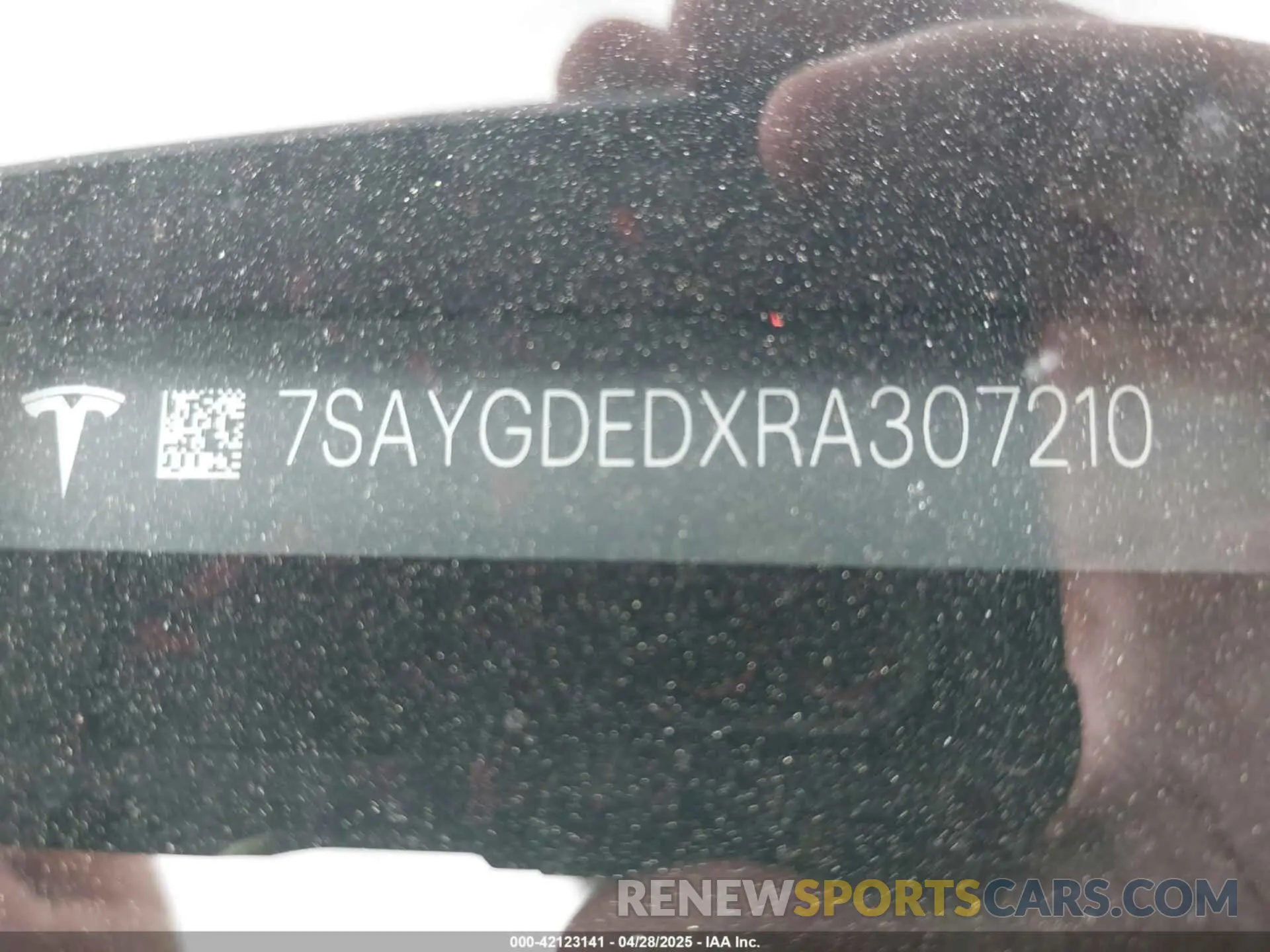 9 Photograph of a damaged car 7SAYGDEDXRA307210 TESLA MODEL Y 2024