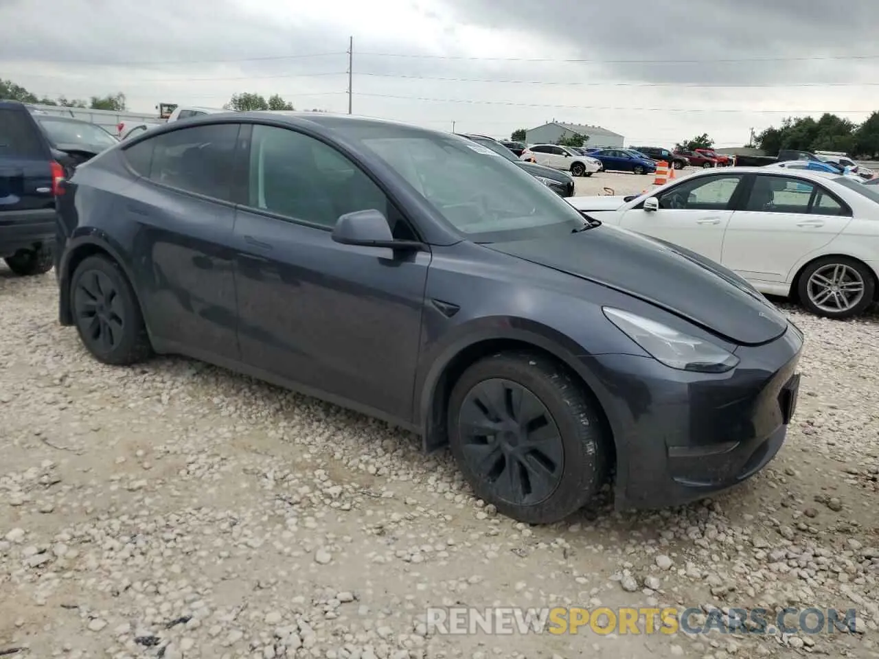 4 Photograph of a damaged car 7SAYGDEDXRA322676 TESLA MODEL Y 2024