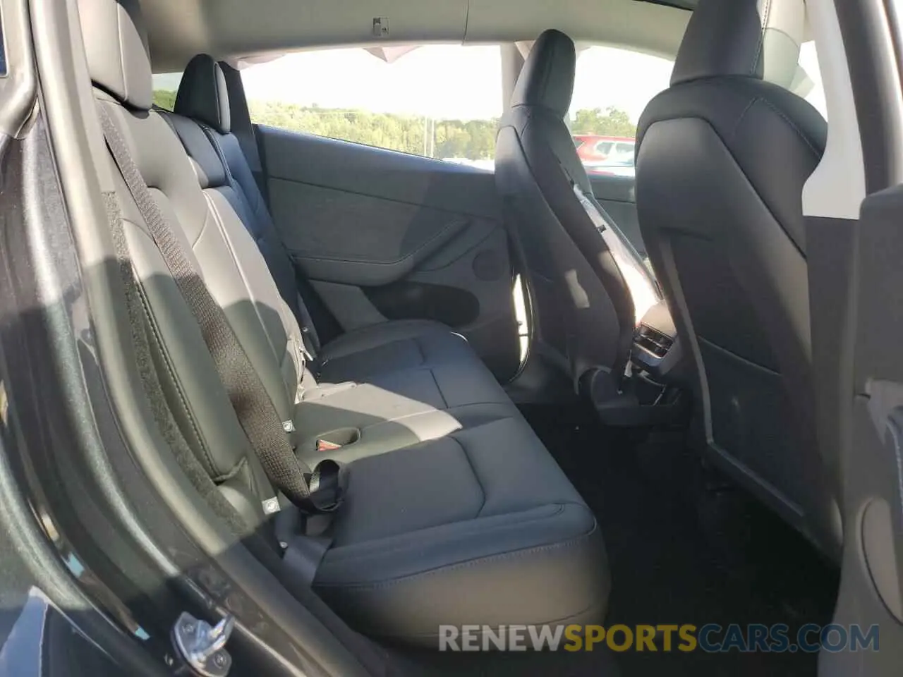 11 Photograph of a damaged car 7SAYGDEDXRA326758 TESLA MODEL Y 2024