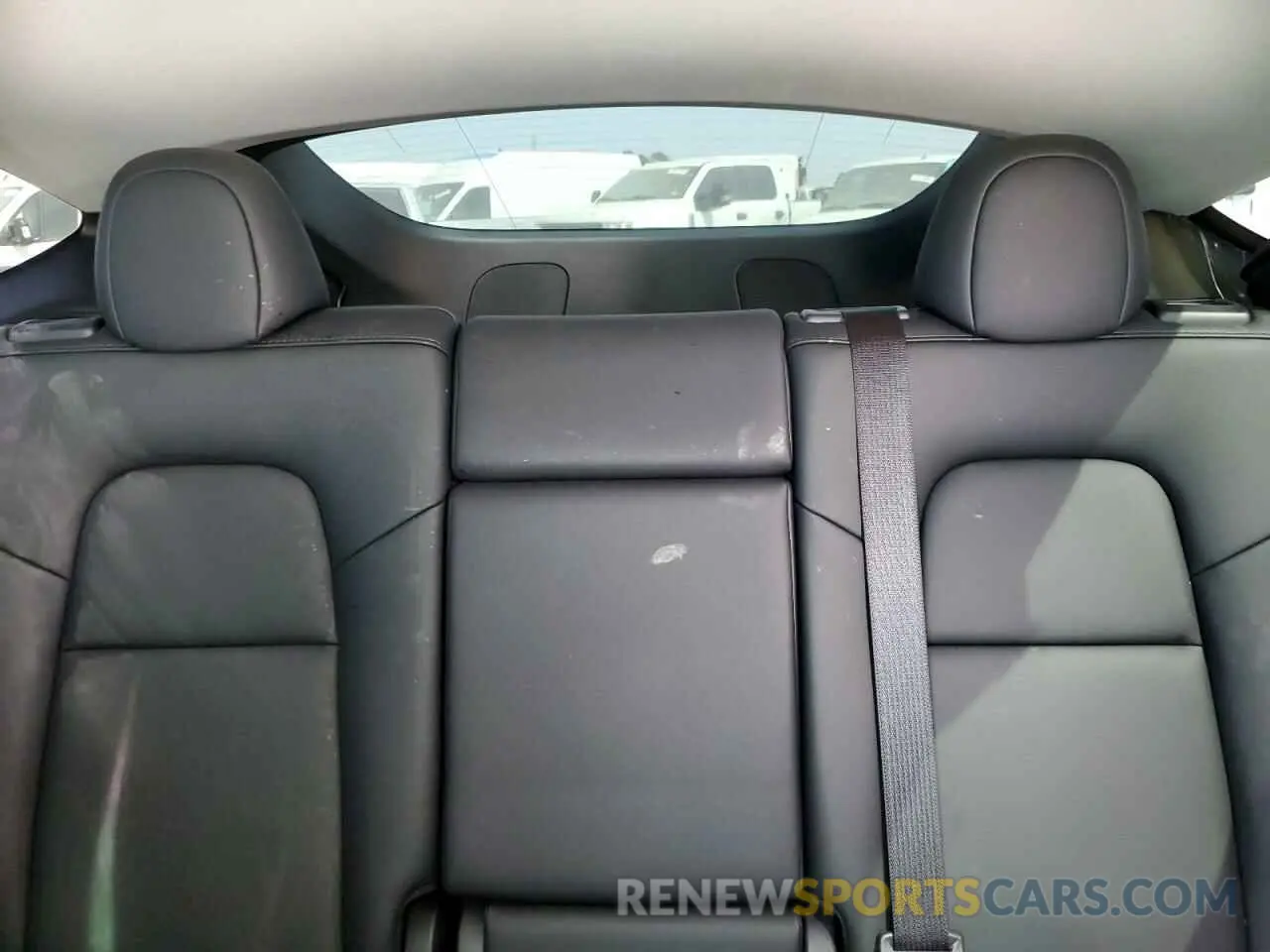 10 Photograph of a damaged car 7SAYGDEDXRA327652 TESLA MODEL Y 2024