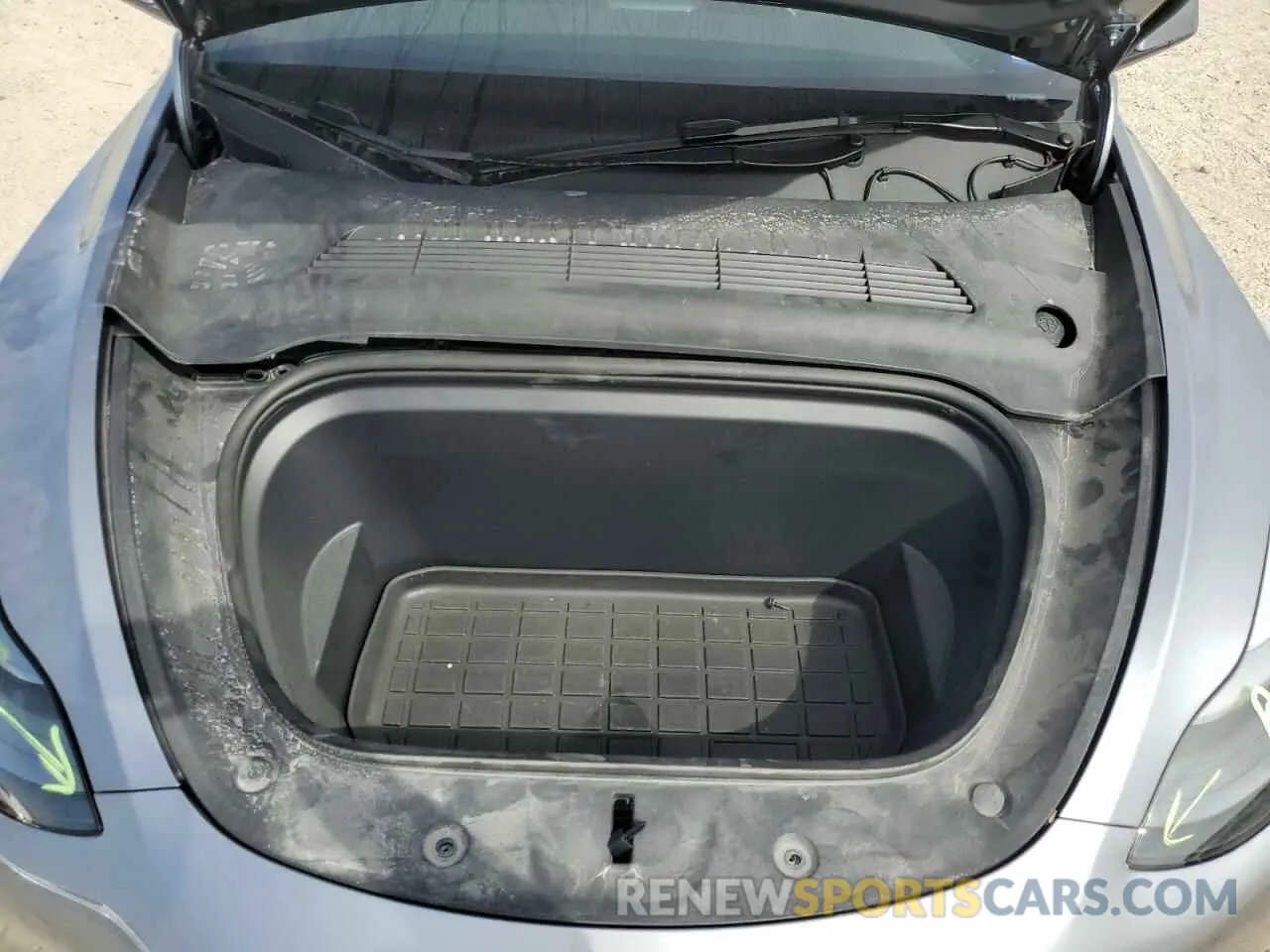 12 Photograph of a damaged car 7SAYGDEDXRA327652 TESLA MODEL Y 2024