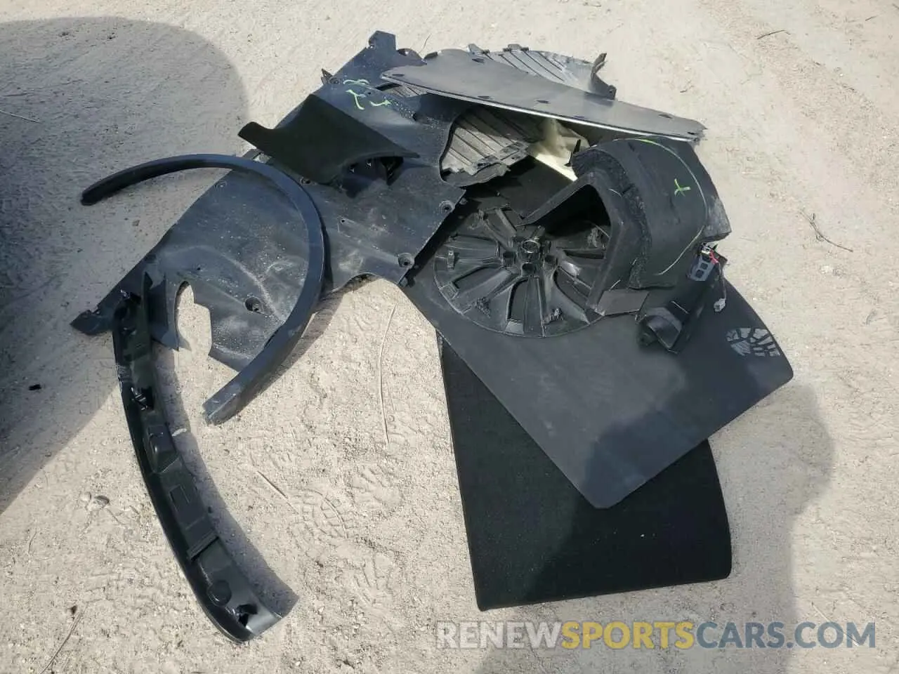 13 Photograph of a damaged car 7SAYGDEDXRA327652 TESLA MODEL Y 2024