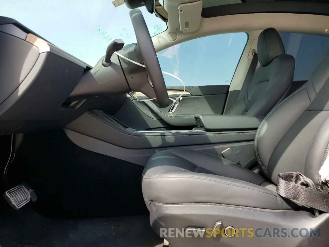 7 Photograph of a damaged car 7SAYGDEDXRA327652 TESLA MODEL Y 2024