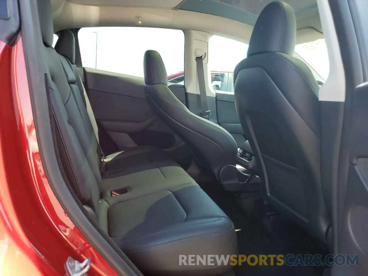 11 Photograph of a damaged car 7SAYGDEDXRF008898 TESLA MODEL Y 2024