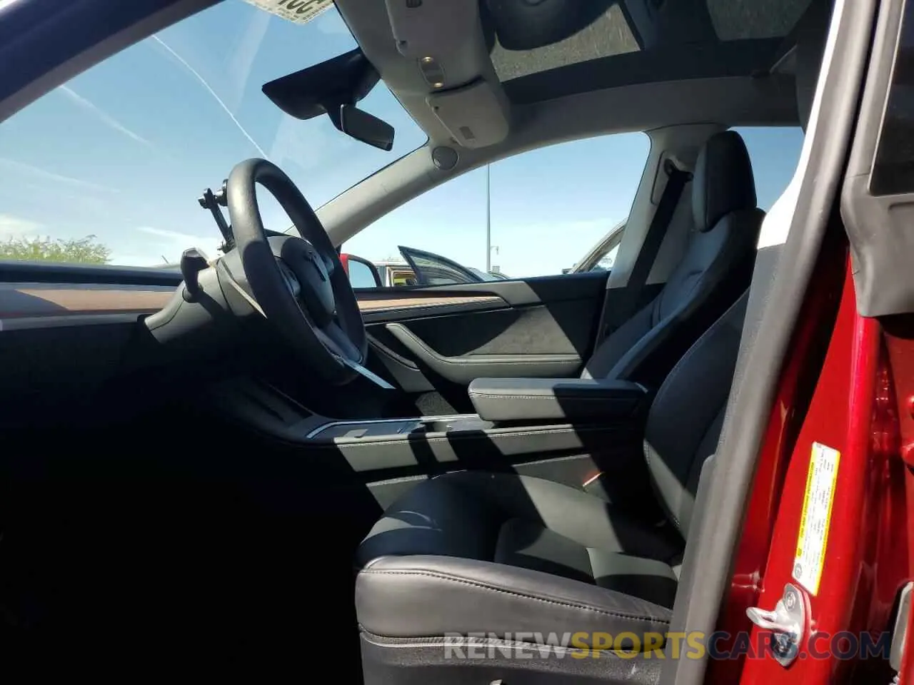 7 Photograph of a damaged car 7SAYGDEDXRF008898 TESLA MODEL Y 2024
