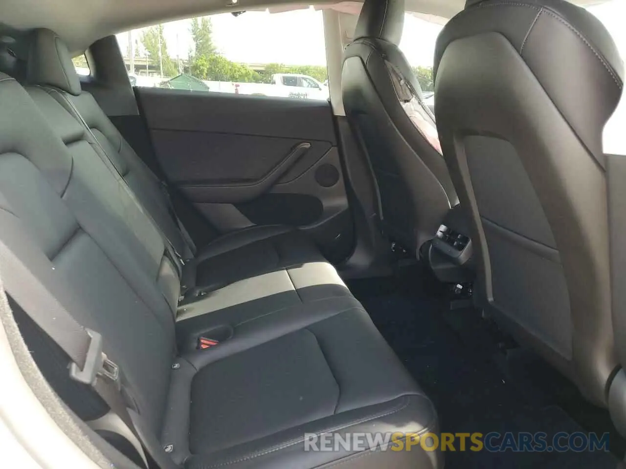 11 Photograph of a damaged car 7SAYGDEDXRF054473 TESLA MODEL Y 2024
