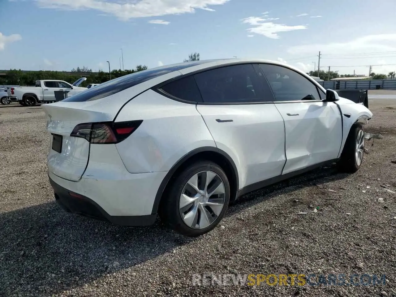 3 Photograph of a damaged car 7SAYGDEDXRF054473 TESLA MODEL Y 2024