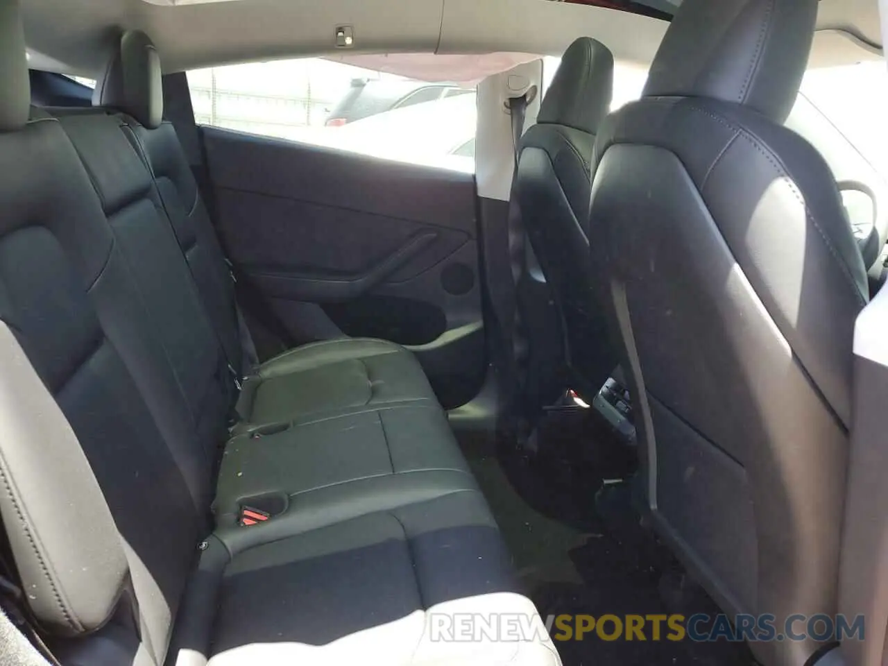 10 Photograph of a damaged car 7SAYGDEDXRF091121 TESLA MODEL Y 2024
