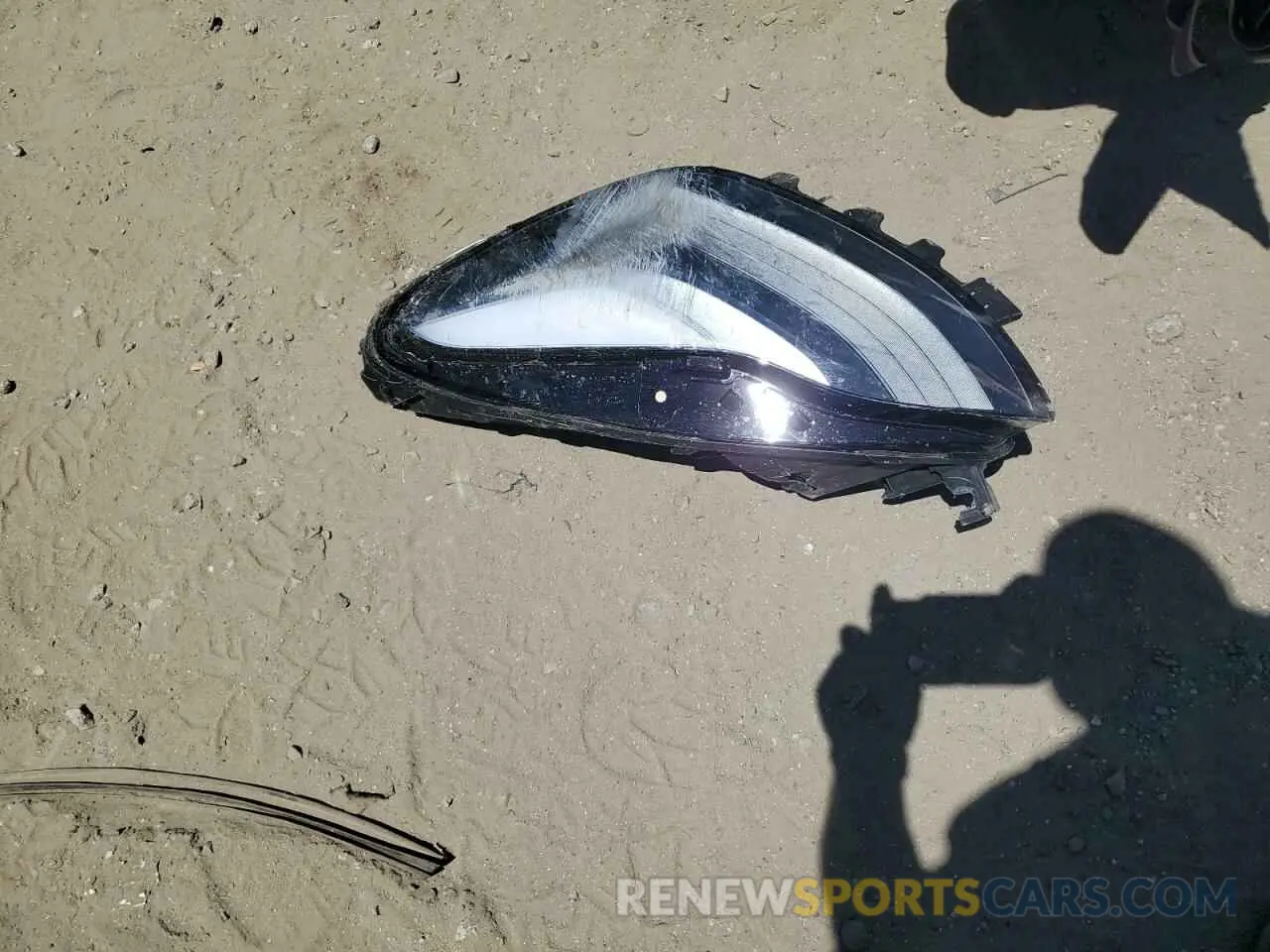 12 Photograph of a damaged car 7SAYGDEDXRF091121 TESLA MODEL Y 2024