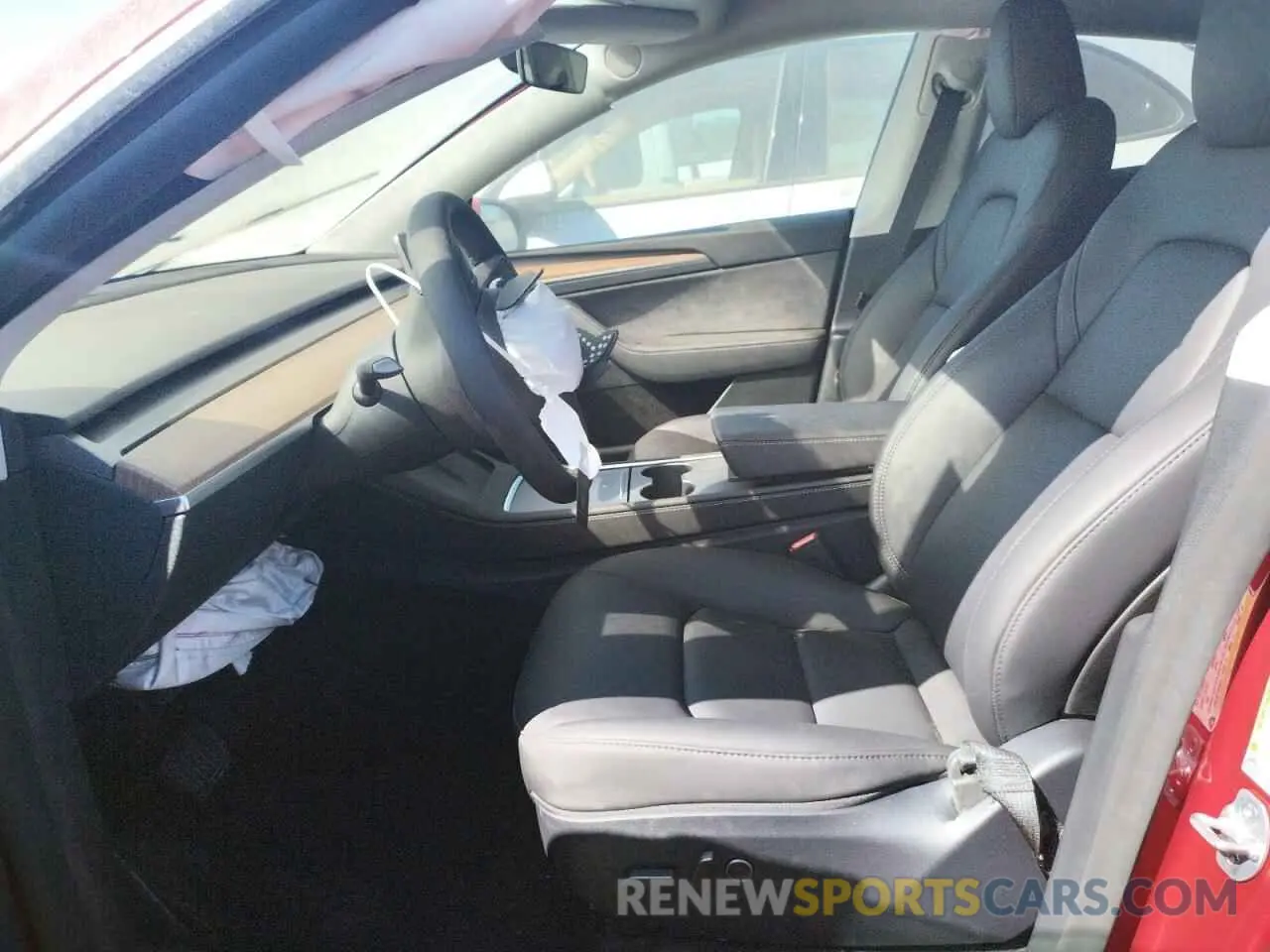 7 Photograph of a damaged car 7SAYGDEDXRF091121 TESLA MODEL Y 2024