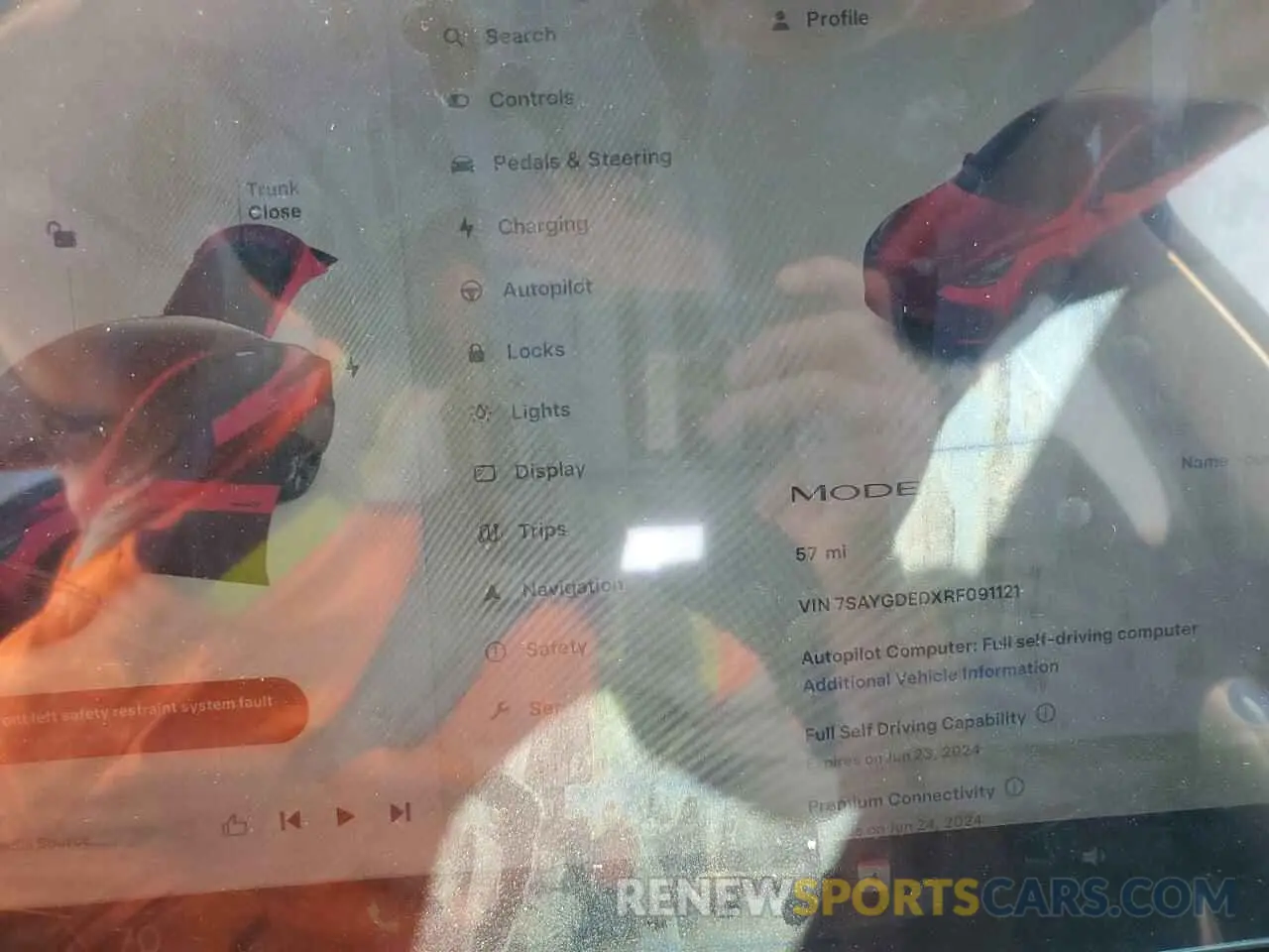 9 Photograph of a damaged car 7SAYGDEDXRF091121 TESLA MODEL Y 2024