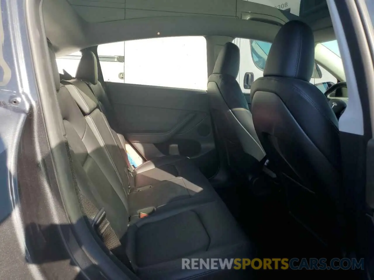 11 Photograph of a damaged car 7SAYGDEDXRF103509 TESLA MODEL Y 2024