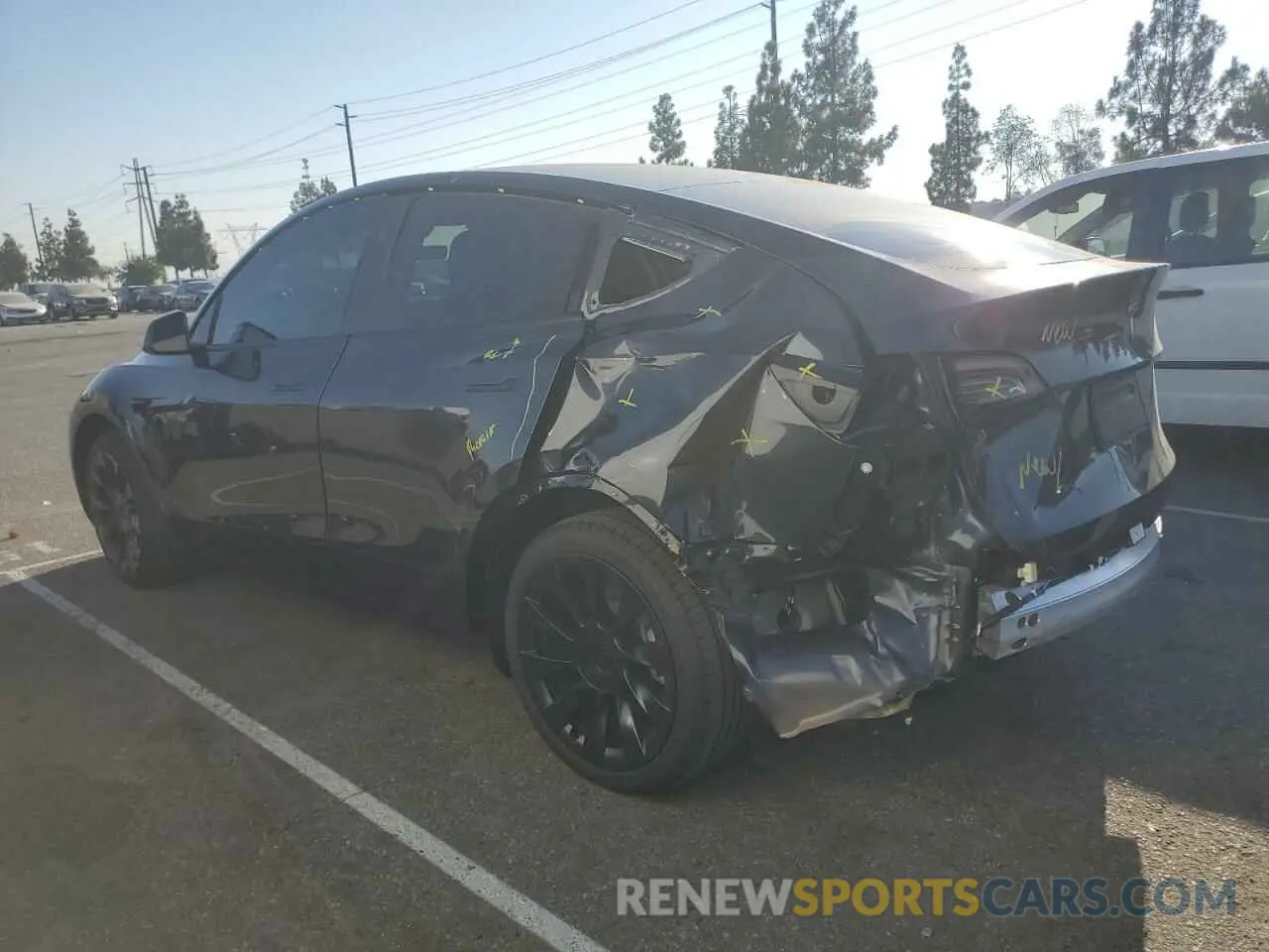 2 Photograph of a damaged car 7SAYGDEDXRF103509 TESLA MODEL Y 2024