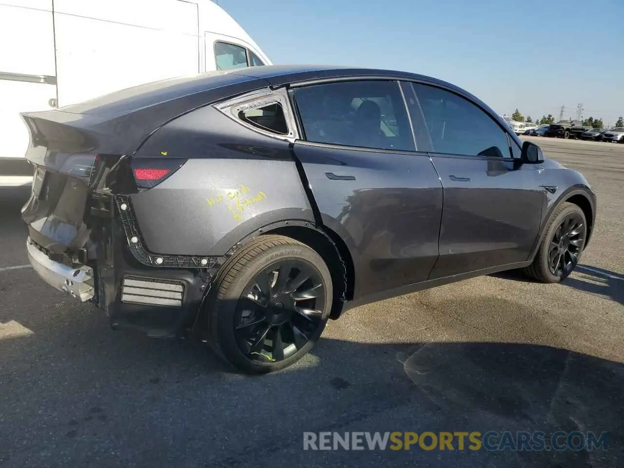 3 Photograph of a damaged car 7SAYGDEDXRF103509 TESLA MODEL Y 2024
