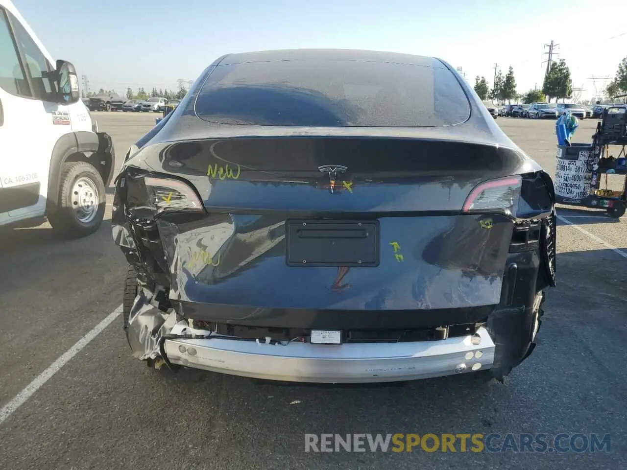 6 Photograph of a damaged car 7SAYGDEDXRF103509 TESLA MODEL Y 2024