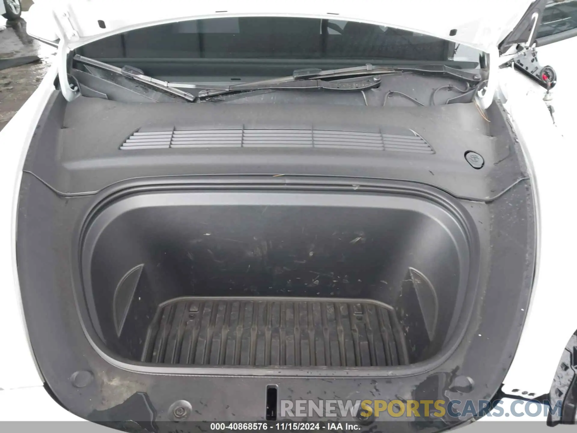 10 Photograph of a damaged car 7SAYGDEDXRF108967 TESLA MODEL Y 2024