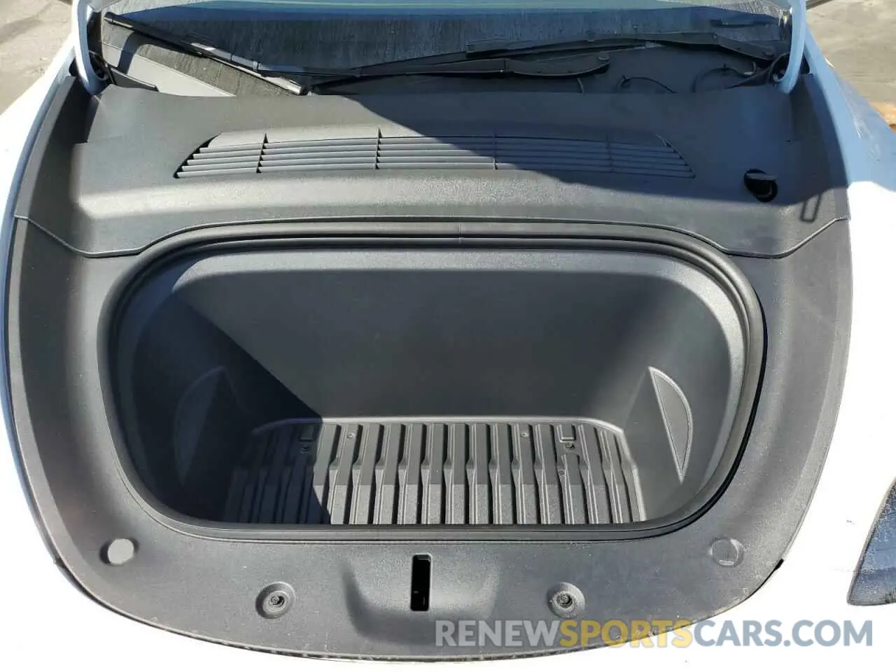 11 Photograph of a damaged car 7SAYGDEDXRF110766 TESLA MODEL Y 2024