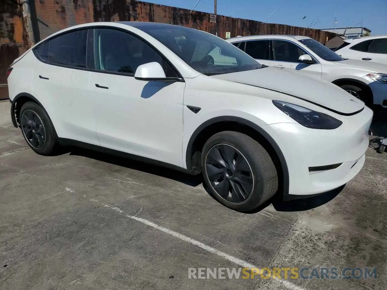4 Photograph of a damaged car 7SAYGDEDXRF110766 TESLA MODEL Y 2024