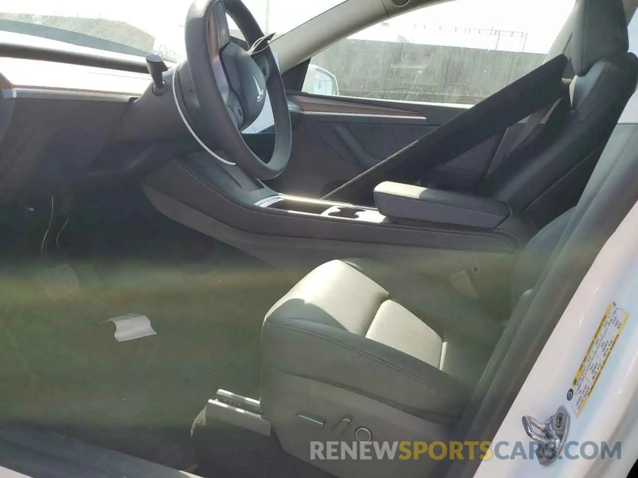 7 Photograph of a damaged car 7SAYGDEDXRF110766 TESLA MODEL Y 2024