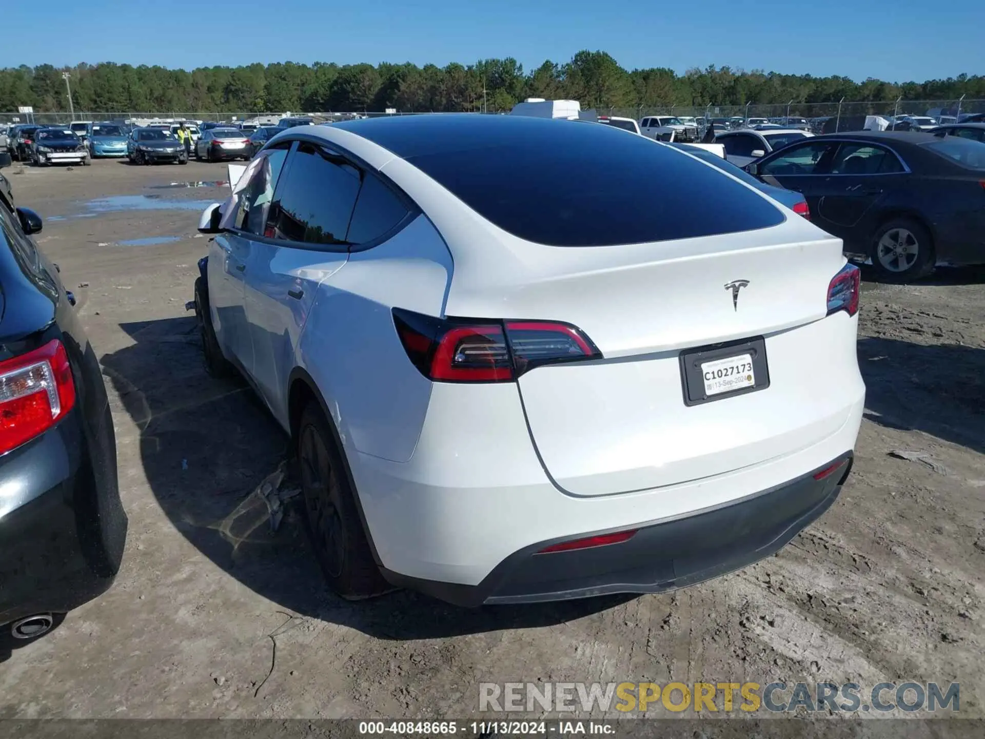 3 Photograph of a damaged car 7SAYGDEDXRF111707 TESLA MODEL Y 2024