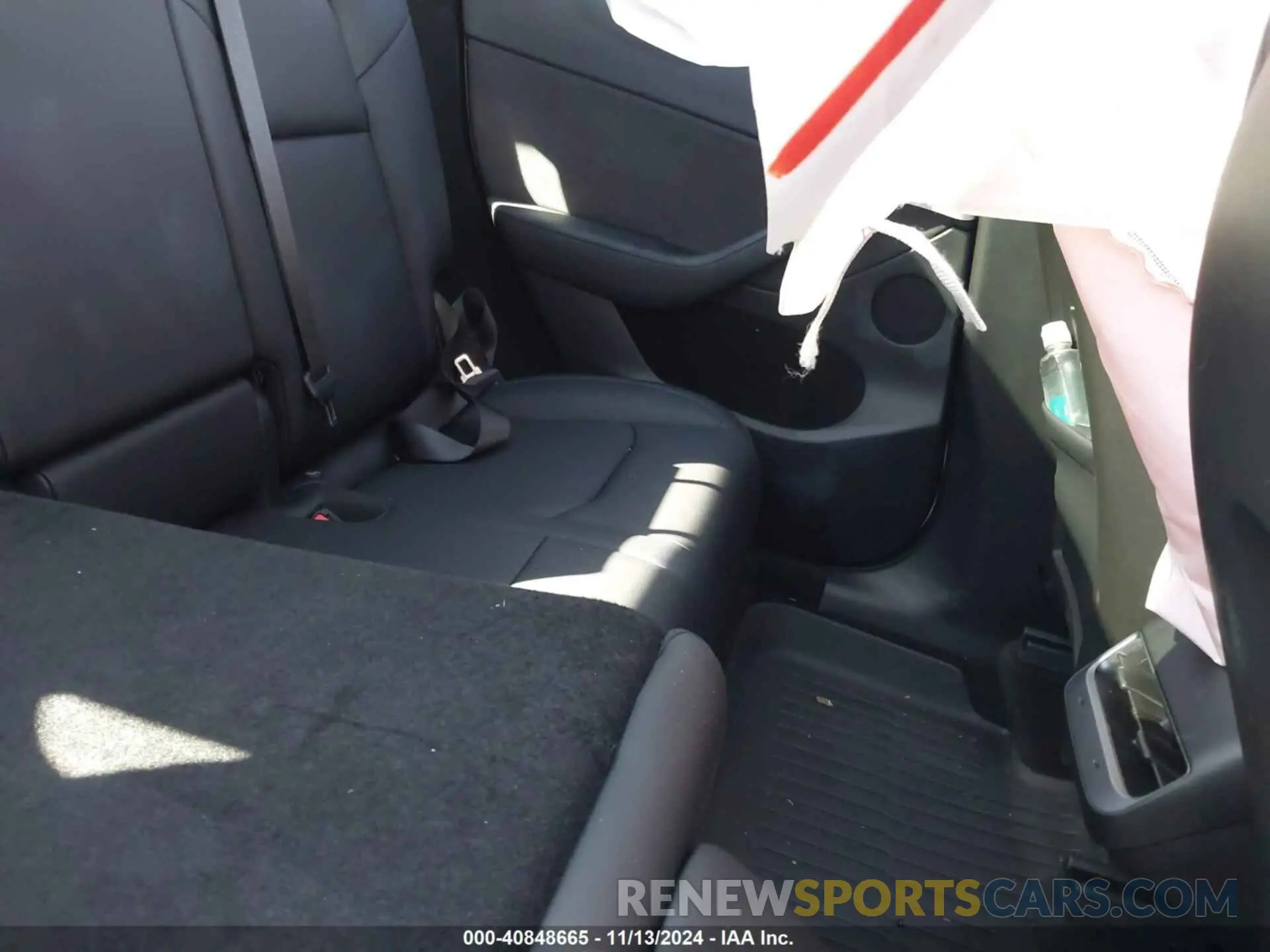 7 Photograph of a damaged car 7SAYGDEDXRF111707 TESLA MODEL Y 2024
