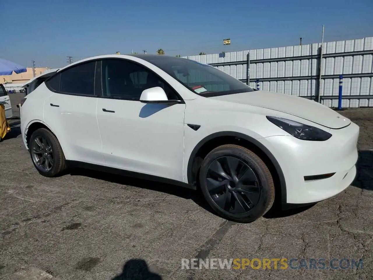 4 Photograph of a damaged car 7SAYGDEDXRF150412 TESLA MODEL Y 2024