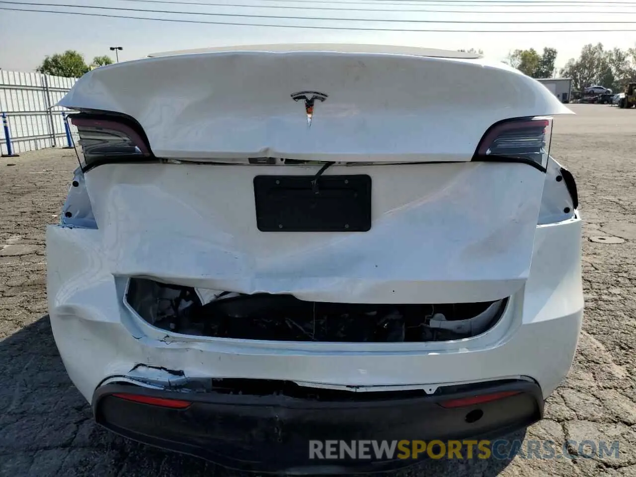 6 Photograph of a damaged car 7SAYGDEDXRF150412 TESLA MODEL Y 2024