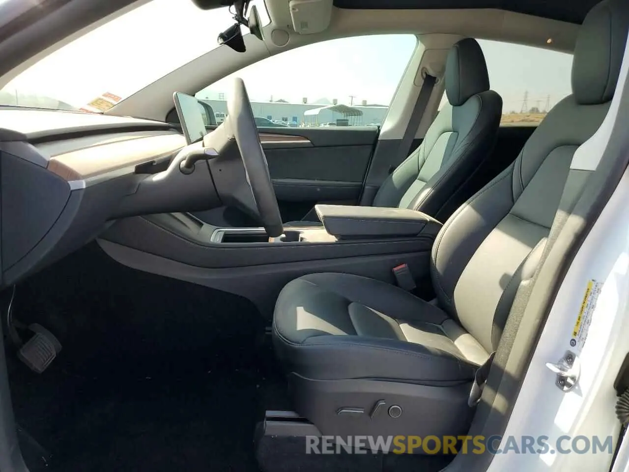 7 Photograph of a damaged car 7SAYGDEDXRF150412 TESLA MODEL Y 2024