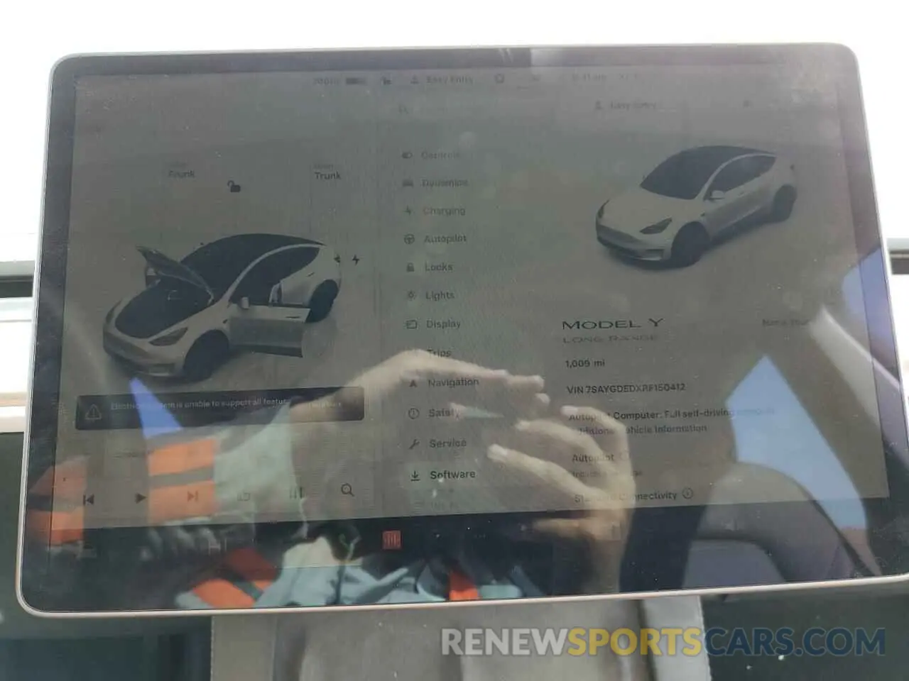 9 Photograph of a damaged car 7SAYGDEDXRF150412 TESLA MODEL Y 2024