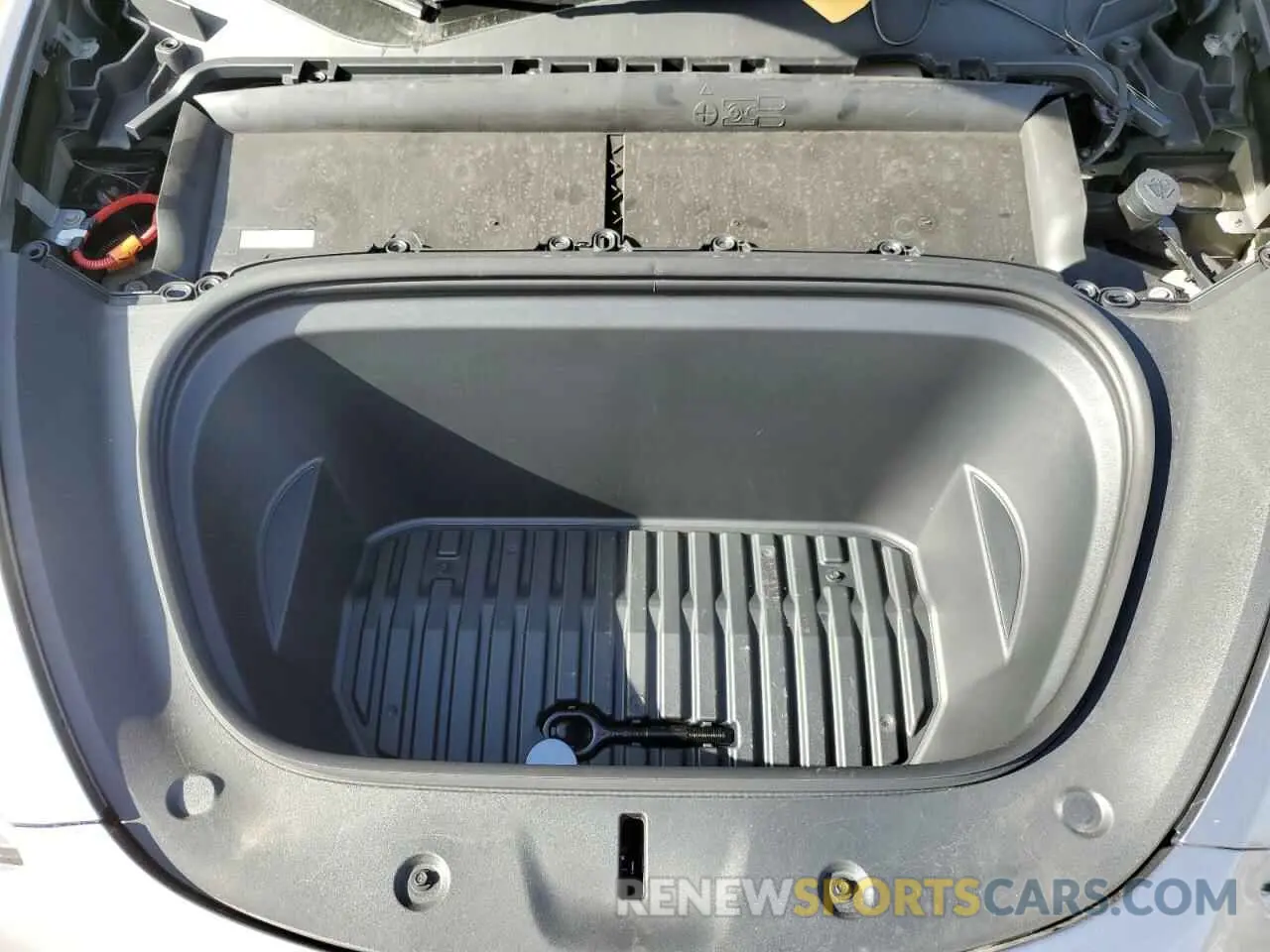 11 Photograph of a damaged car 7SAYGDEDXRF194622 TESLA MODEL Y 2024