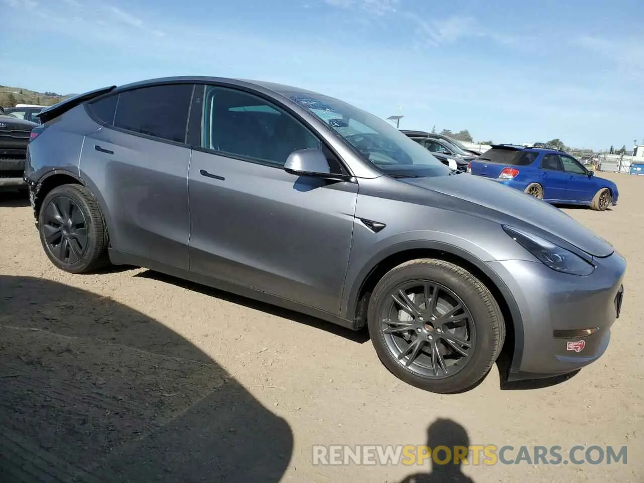 4 Photograph of a damaged car 7SAYGDEDXRF194622 TESLA MODEL Y 2024
