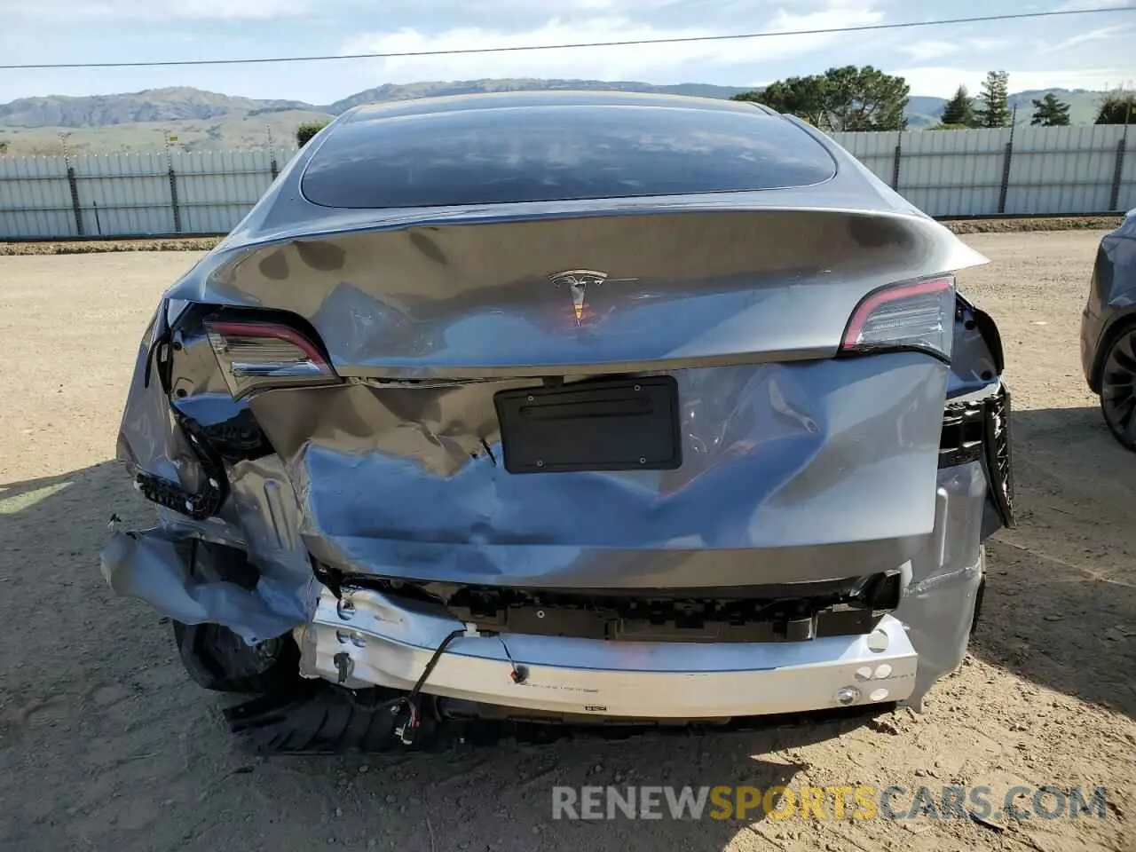 6 Photograph of a damaged car 7SAYGDEDXRF194622 TESLA MODEL Y 2024