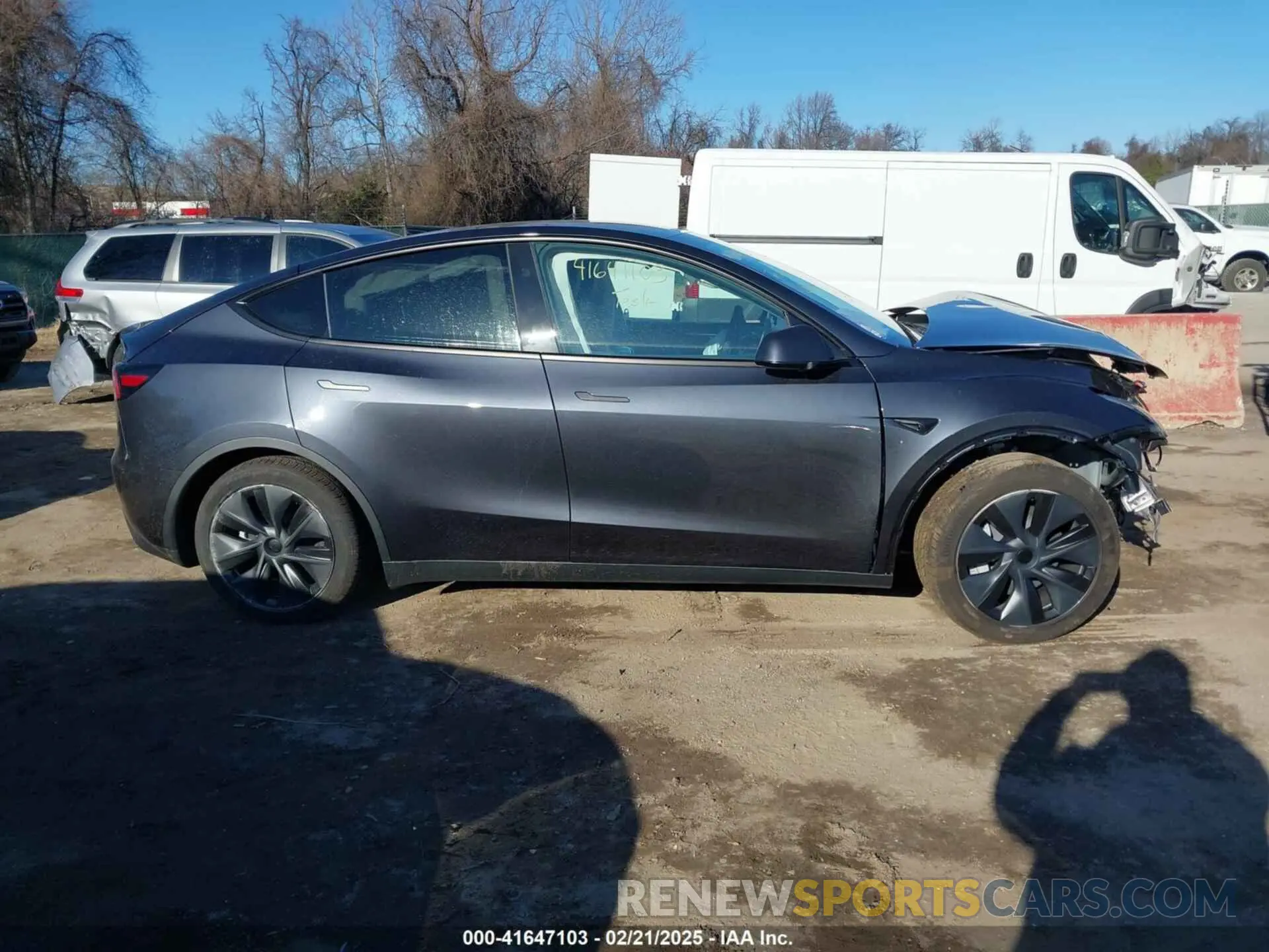 12 Photograph of a damaged car 7SAYGDEDXRF205280 TESLA MODEL Y 2024