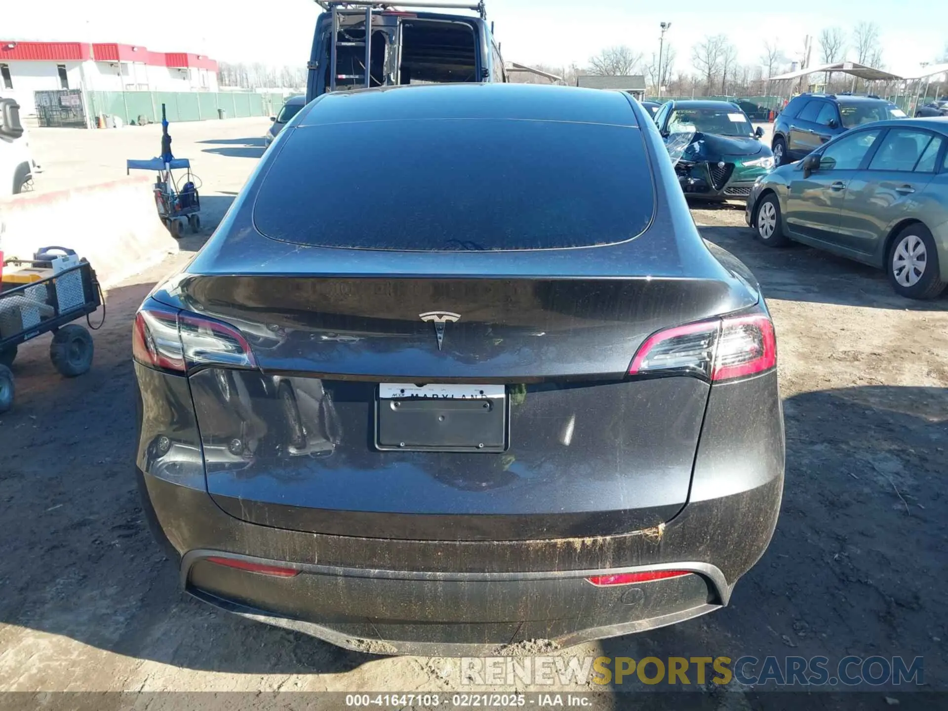 15 Photograph of a damaged car 7SAYGDEDXRF205280 TESLA MODEL Y 2024
