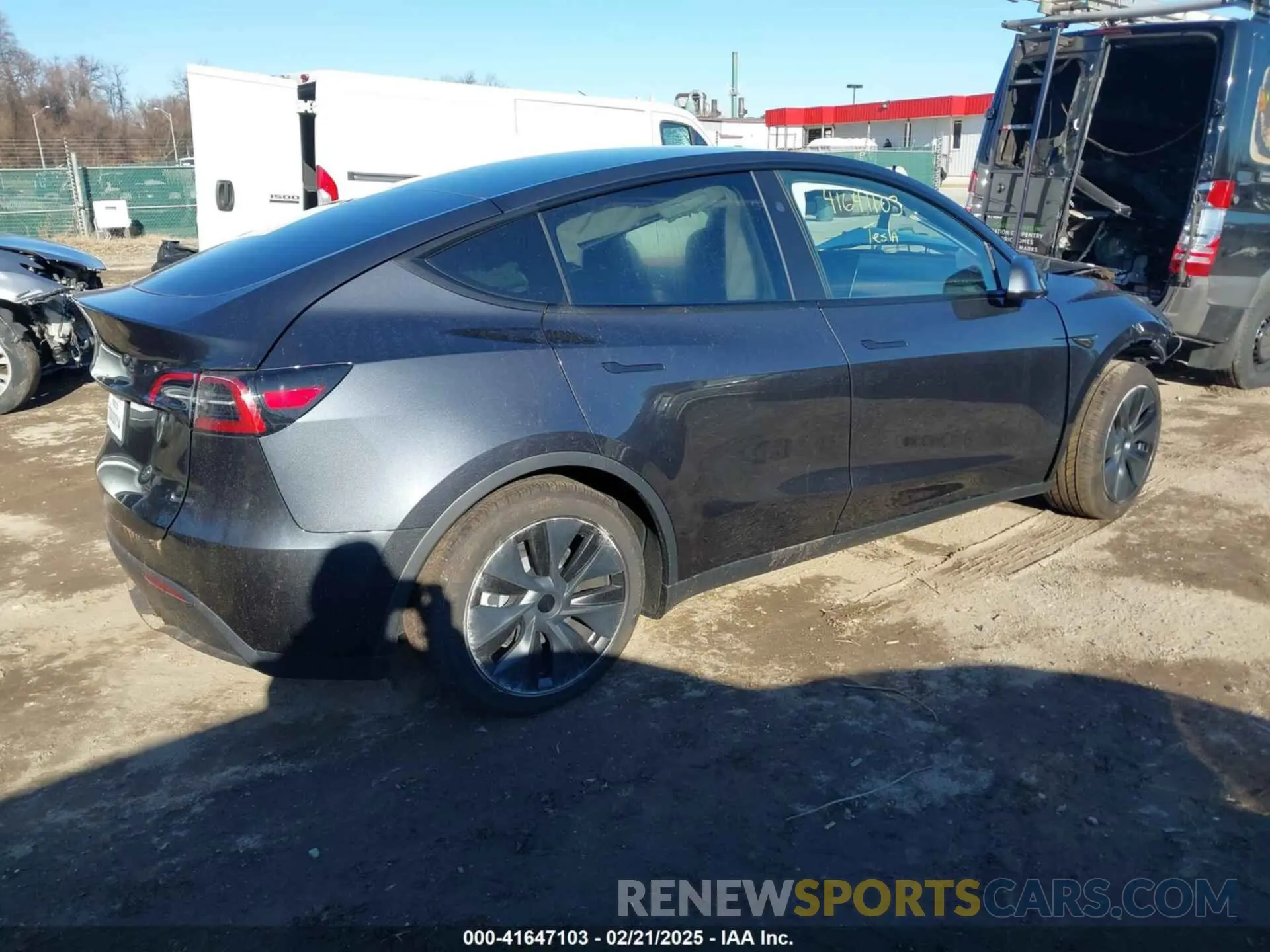 4 Photograph of a damaged car 7SAYGDEDXRF205280 TESLA MODEL Y 2024