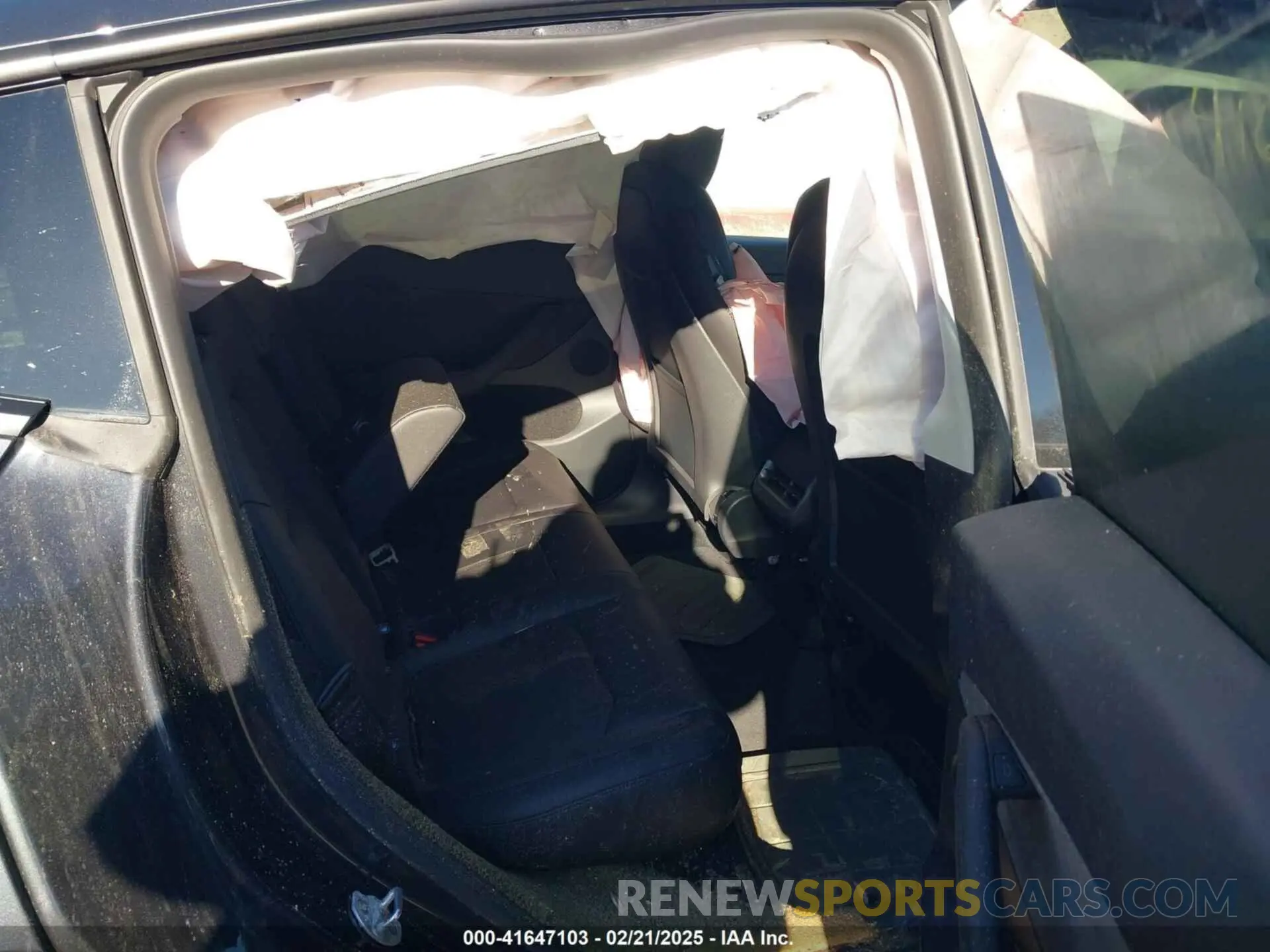 8 Photograph of a damaged car 7SAYGDEDXRF205280 TESLA MODEL Y 2024