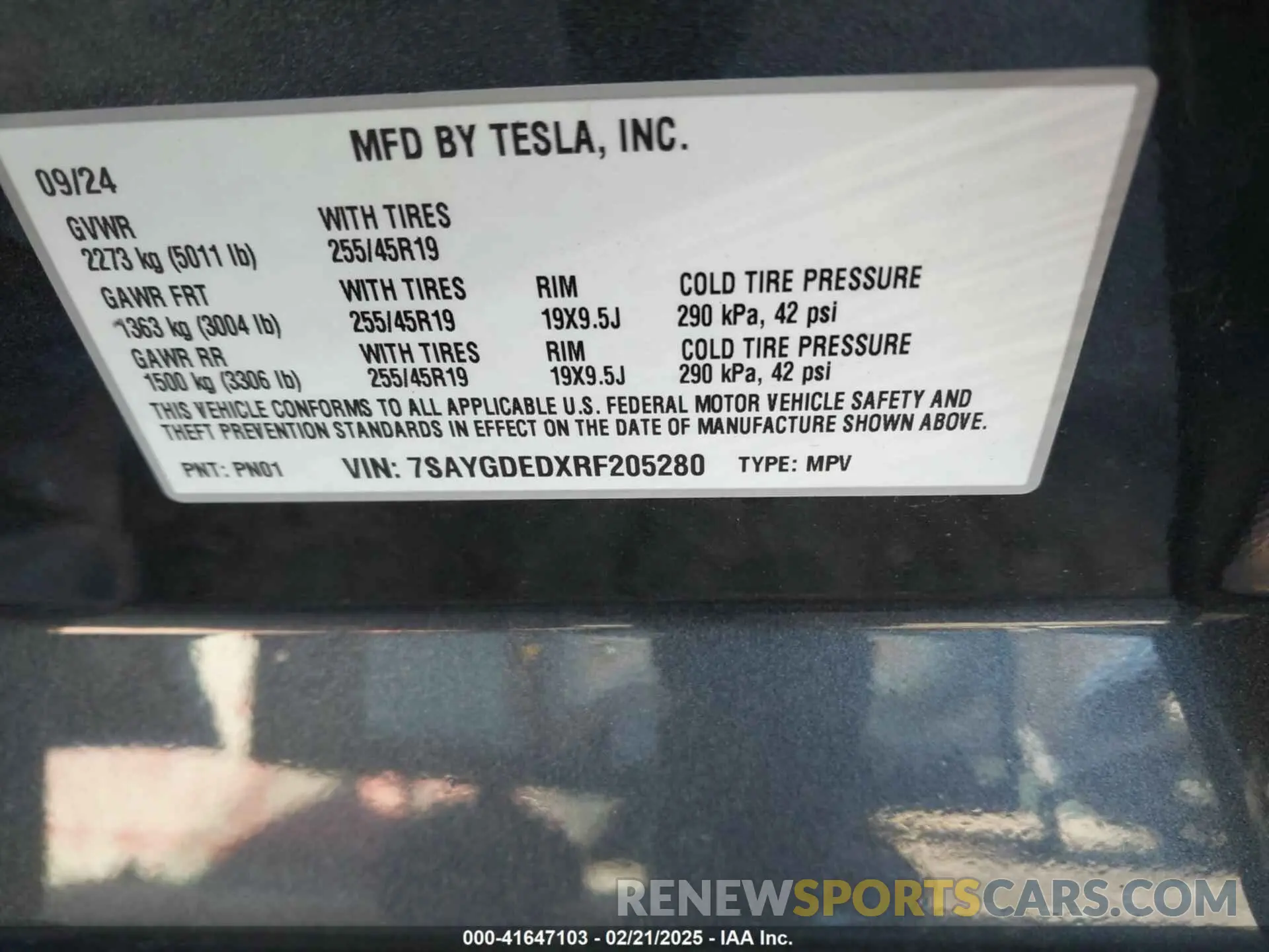 9 Photograph of a damaged car 7SAYGDEDXRF205280 TESLA MODEL Y 2024