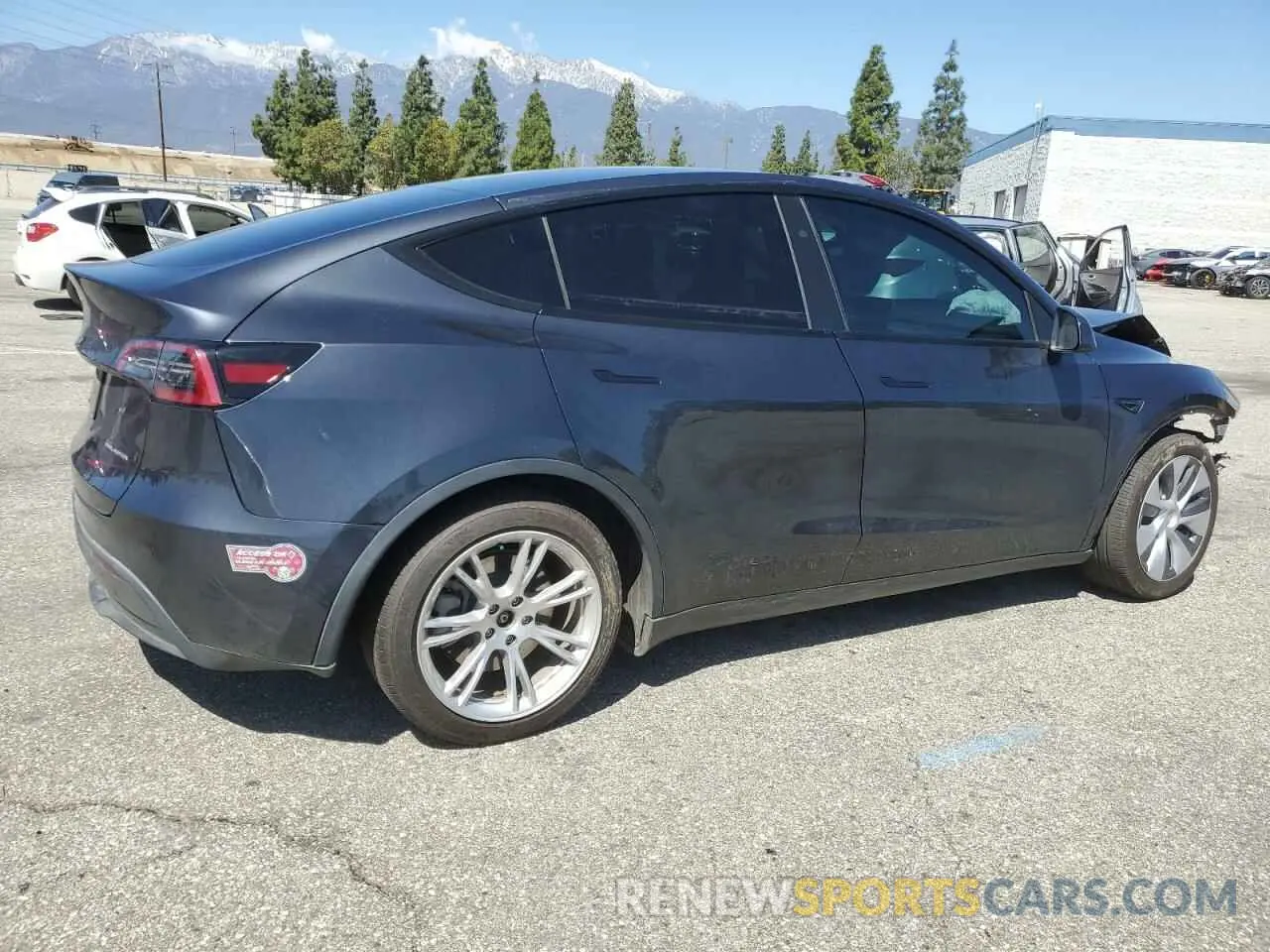 3 Photograph of a damaged car 7SAYGDEE0RA224927 TESLA MODEL Y 2024