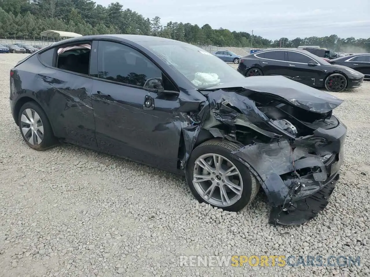 4 Photograph of a damaged car 7SAYGDEE0RA226581 TESLA MODEL Y 2024