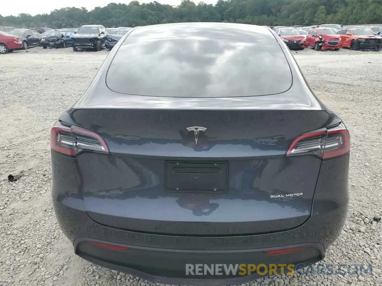 6 Photograph of a damaged car 7SAYGDEE0RA226581 TESLA MODEL Y 2024