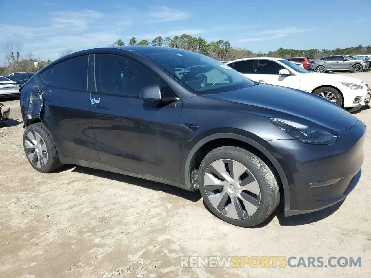 4 Photograph of a damaged car 7SAYGDEE0RA227925 TESLA MODEL Y 2024