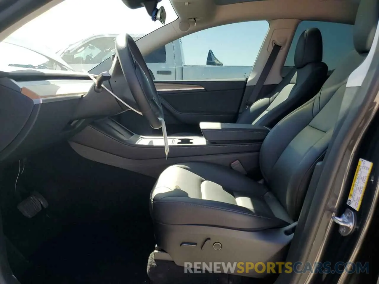 7 Photograph of a damaged car 7SAYGDEE0RA227925 TESLA MODEL Y 2024