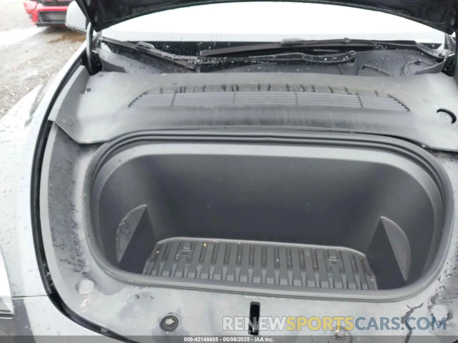 10 Photograph of a damaged car 7SAYGDEE0RA229691 TESLA MODEL Y 2024