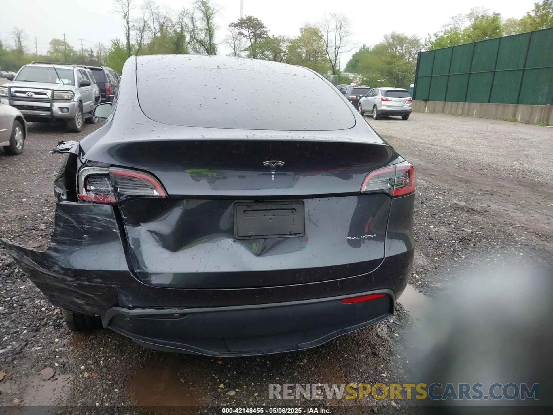 16 Photograph of a damaged car 7SAYGDEE0RA229691 TESLA MODEL Y 2024