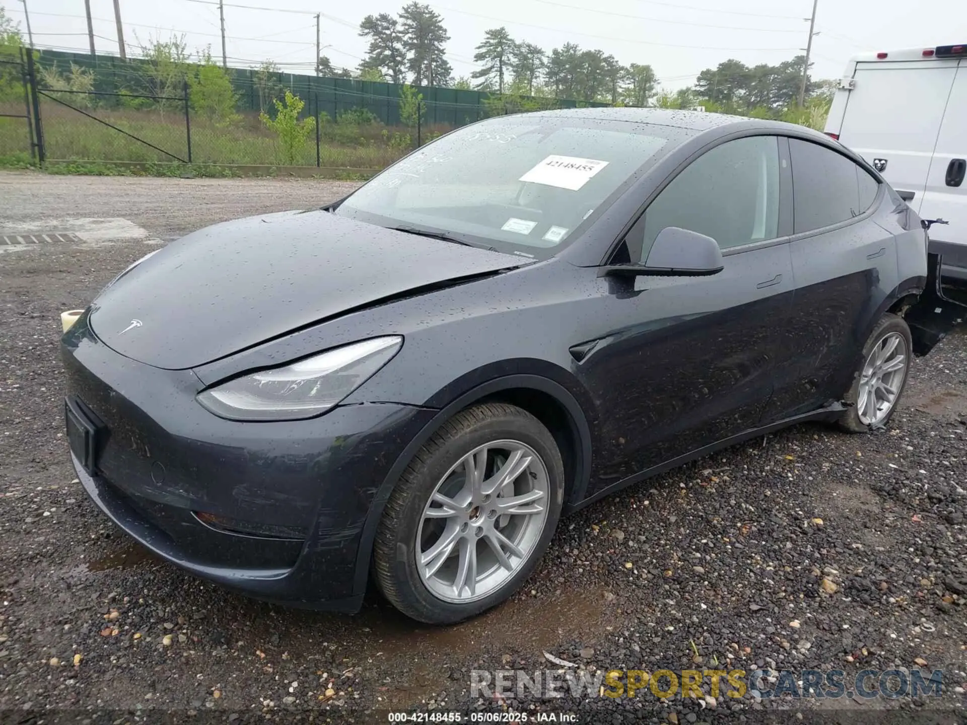 2 Photograph of a damaged car 7SAYGDEE0RA229691 TESLA MODEL Y 2024