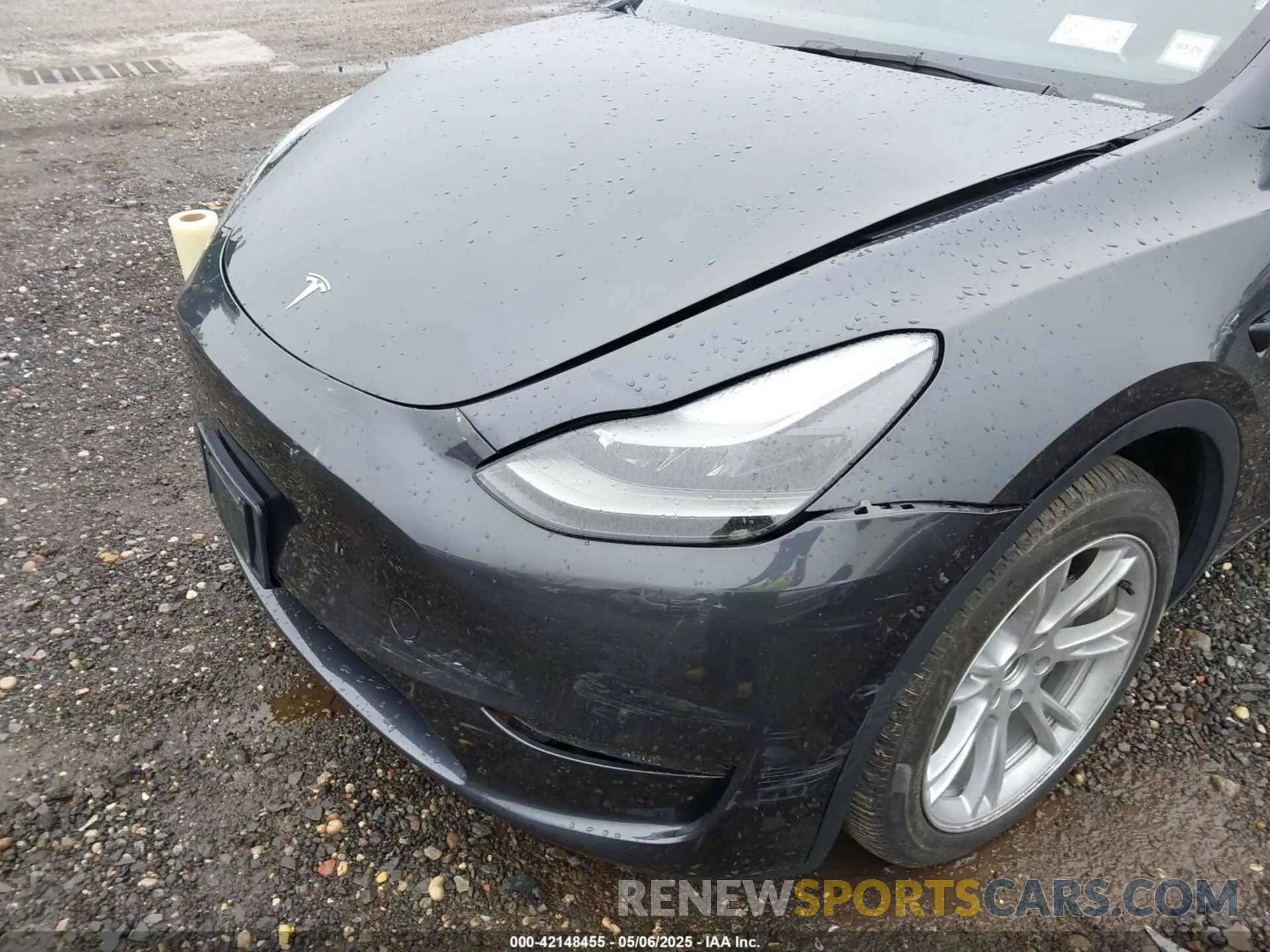 21 Photograph of a damaged car 7SAYGDEE0RA229691 TESLA MODEL Y 2024
