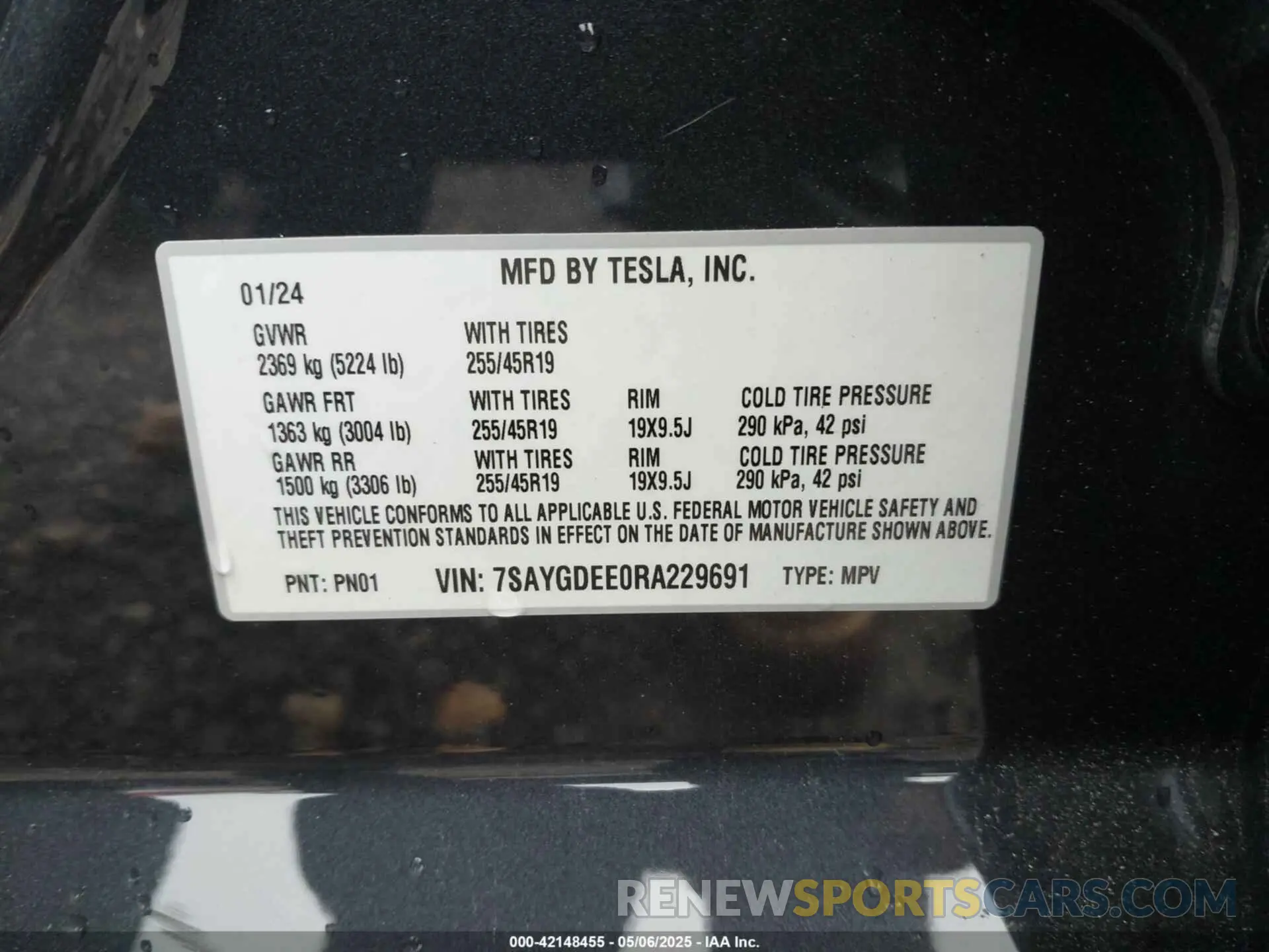 9 Photograph of a damaged car 7SAYGDEE0RA229691 TESLA MODEL Y 2024