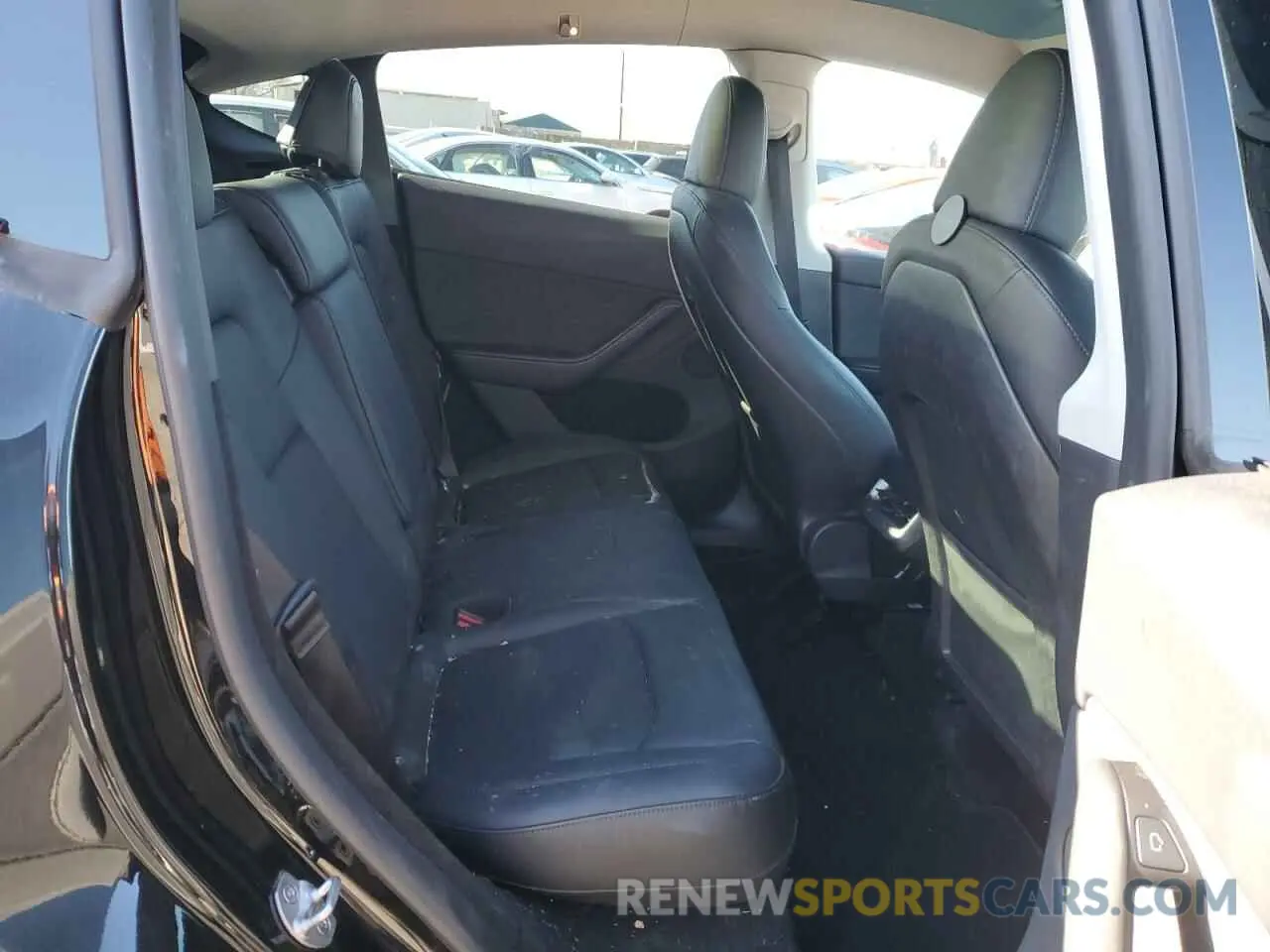 10 Photograph of a damaged car 7SAYGDEE0RA229867 TESLA MODEL Y 2024