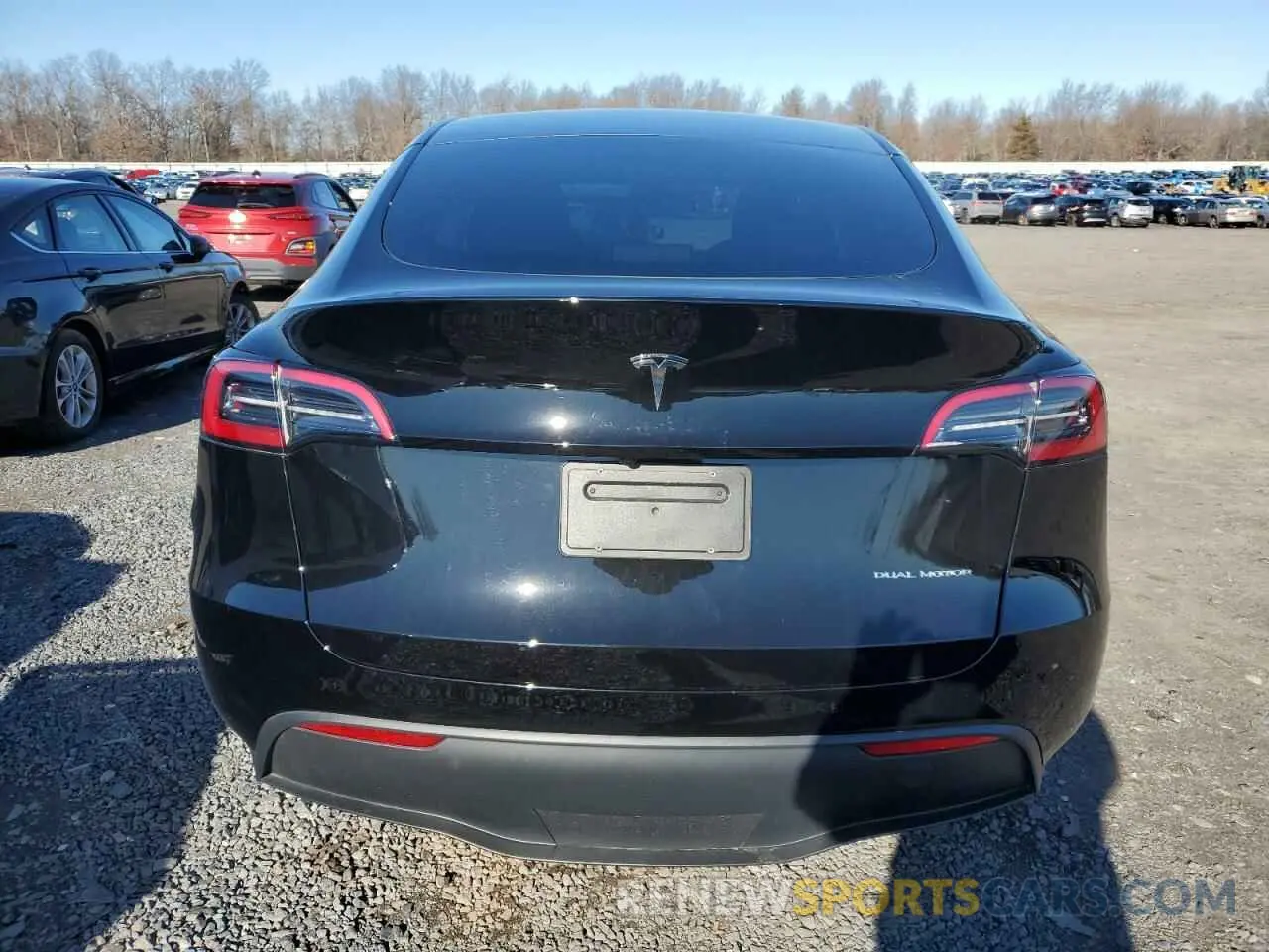 6 Photograph of a damaged car 7SAYGDEE0RA229867 TESLA MODEL Y 2024